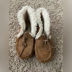 Ugg mocasin slippers size 4
